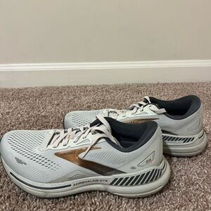Brooks Adrenaline GTS 22